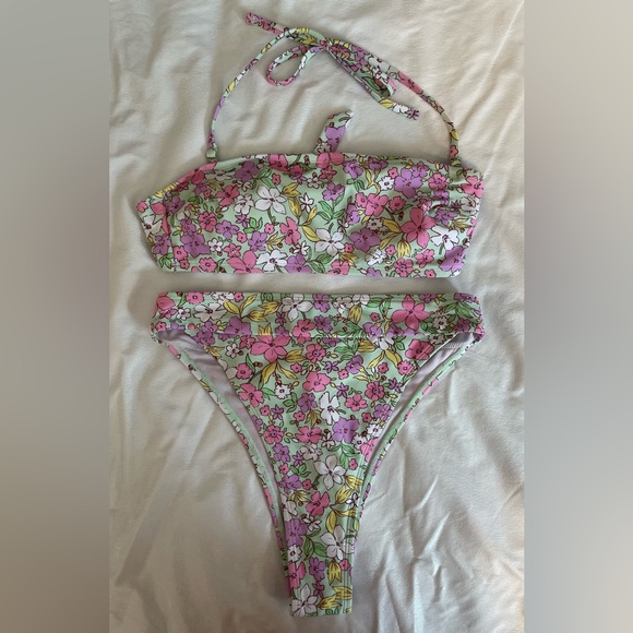 Cupshe Bikini - Picture 1 of 4